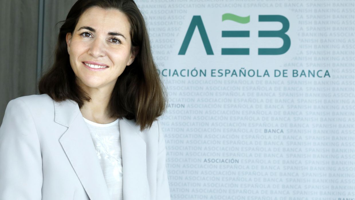 015-aeb-mara-abascal-con-logo-1239x697
