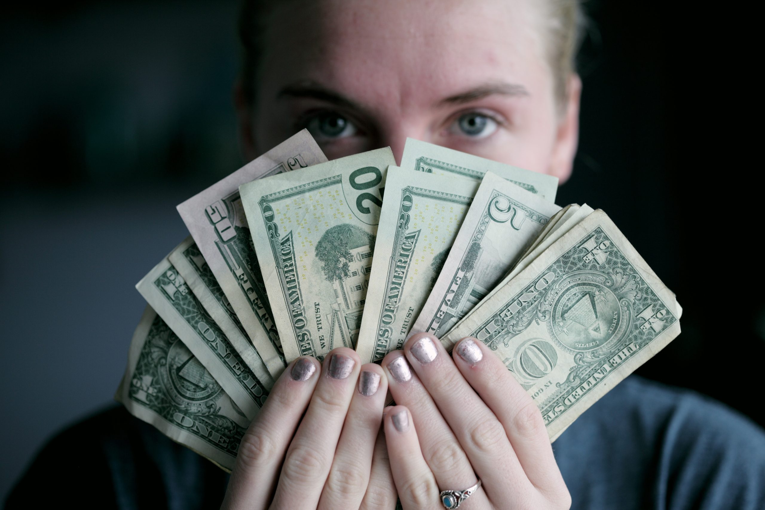 woman-behind-banknotes