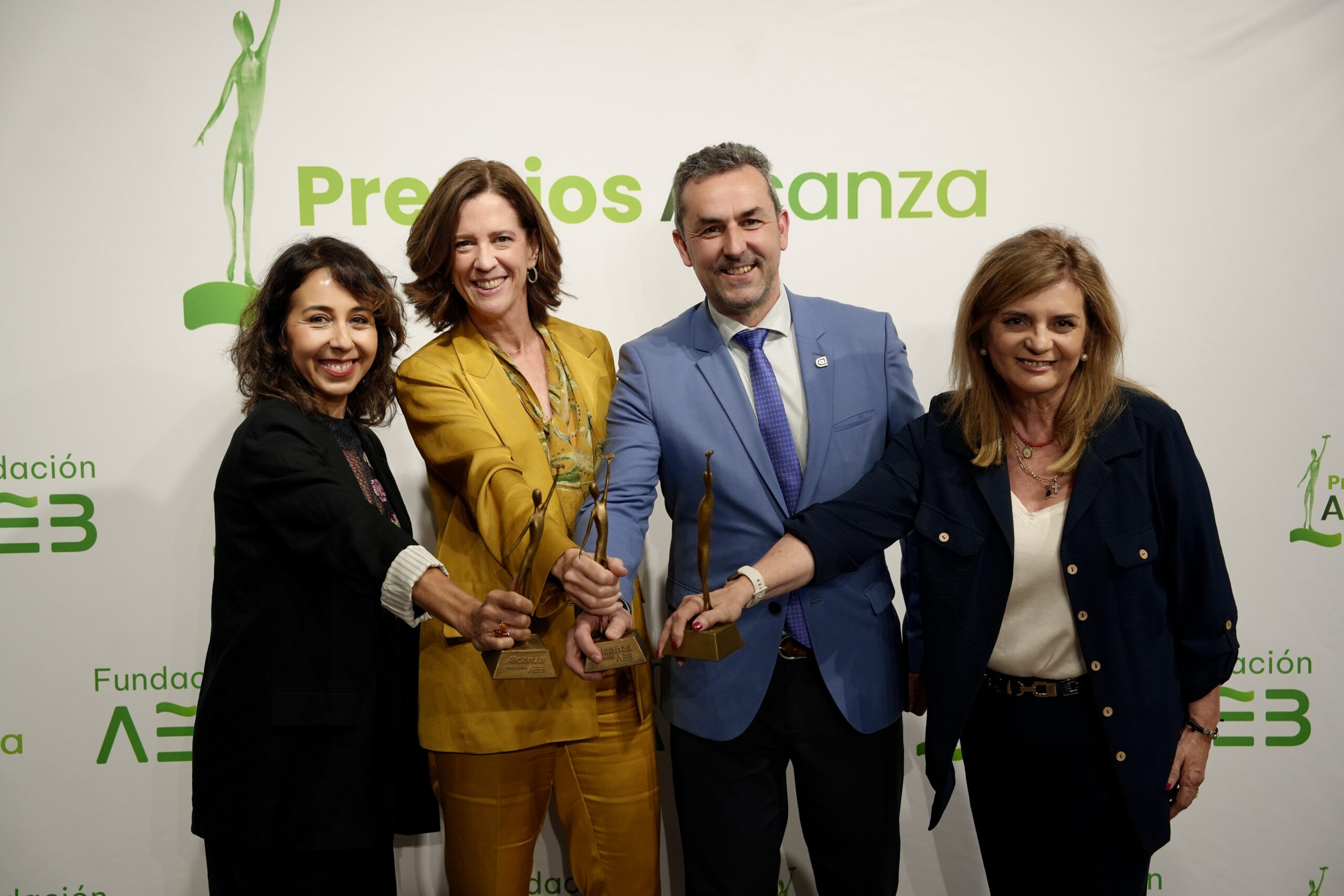 Premios Alcanza Kindelan con ganadores